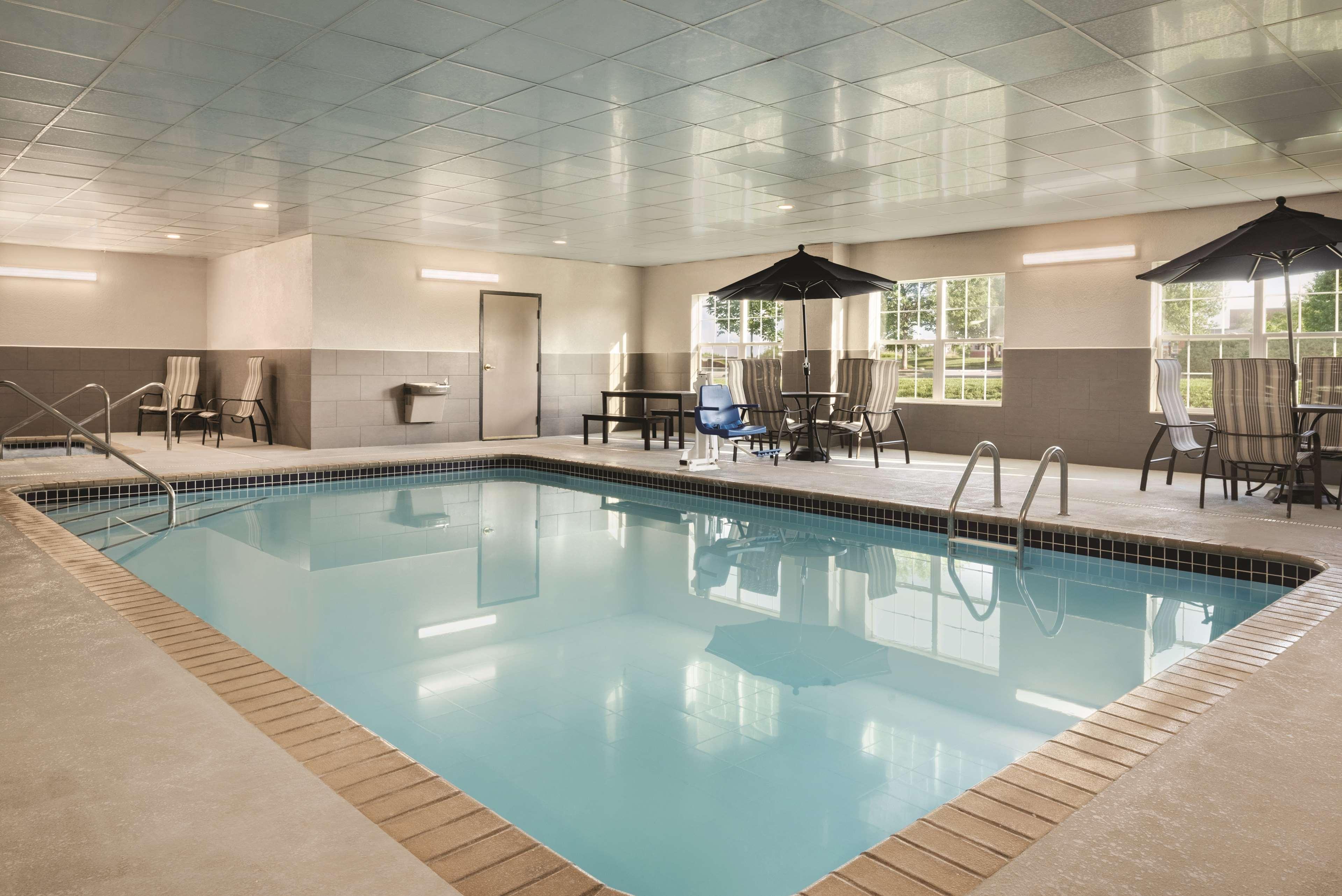 Country Inn & Suites By Radisson, Coralville, Ia Εξωτερικό φωτογραφία